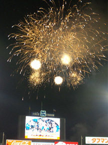 神宮球場での花火